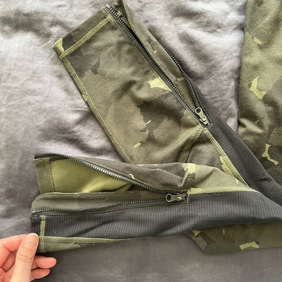 SE lululemon Camo 7/8th Leggings 6 - Picture 2 of 4